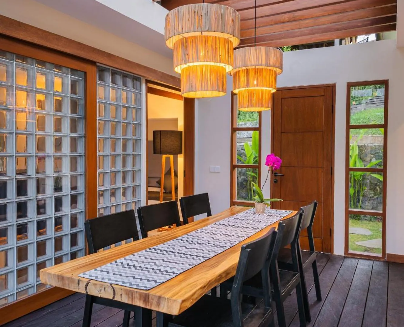 לינה וארוחת בוקר אובוד Eveuss Villa